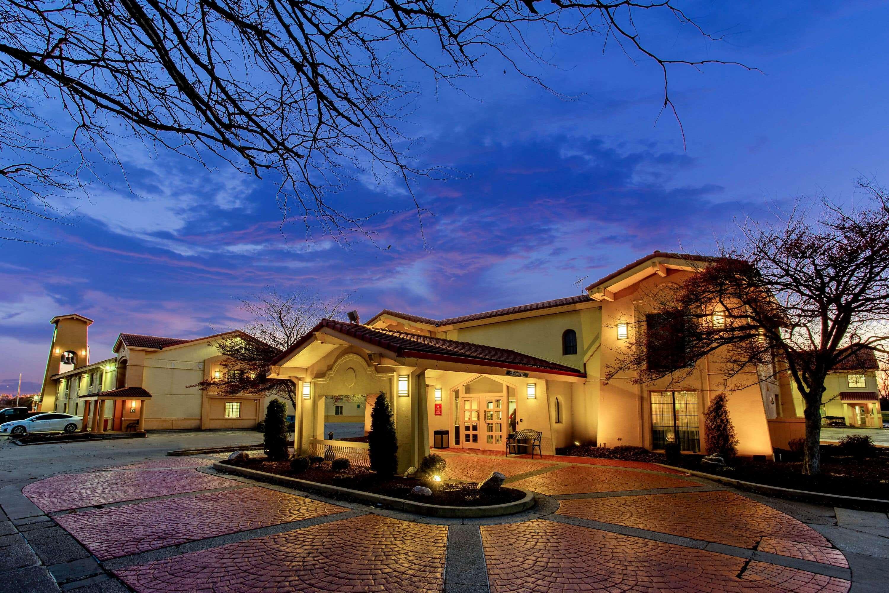 La Quinta Inn by Wyndham Champaign Bagian luar foto